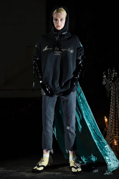 Look 25